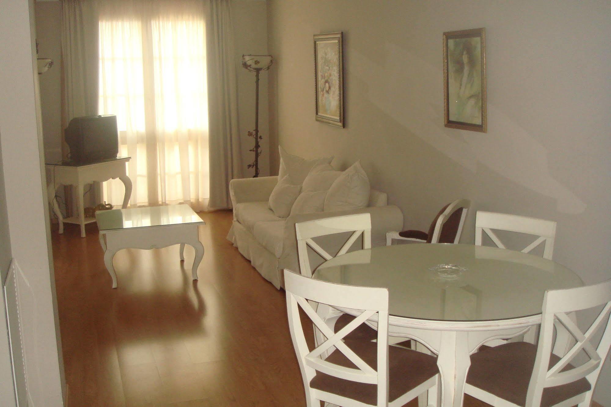 Apartaments Bt Vent De Garbi Емпуриабрава Екстериор снимка