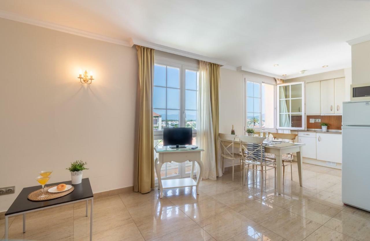 Apartaments Bt Vent De Garbi Емпуриабрава Екстериор снимка